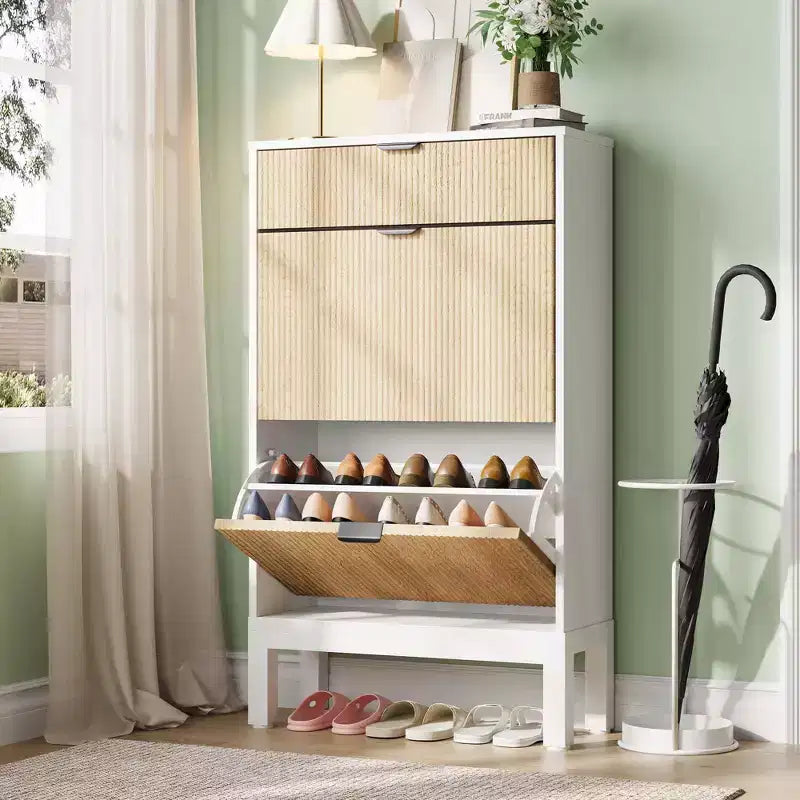 Meuble à chaussures fin en métal cannelé avec 2 portes abattantes et 1 tiroir