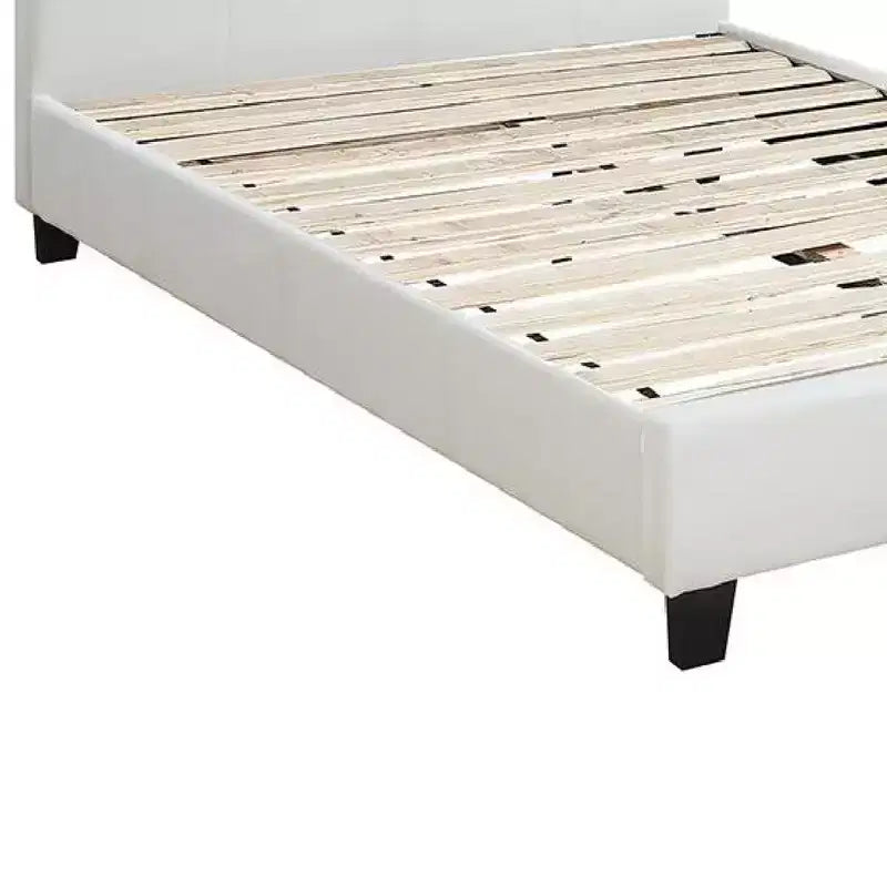 Lit Queen en bois de peuplier et MDF avec tête de lit capitonnée en similicuir 43''H x 83''W Blanc