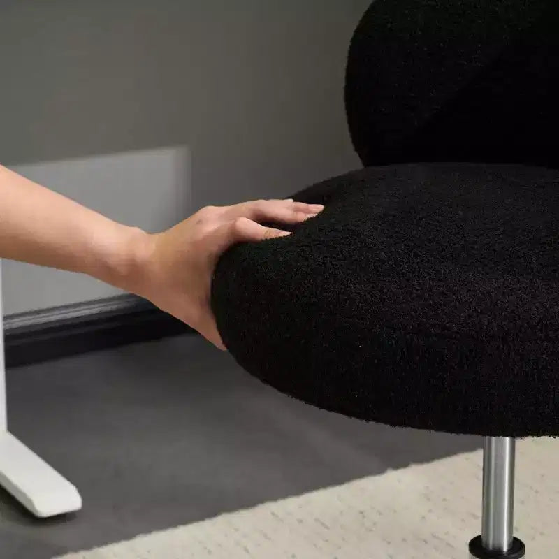 Chaise de bureau pivotante sans accoudoirs Teddy en tissu avec hauteur réglable et dossier incurvé blanc