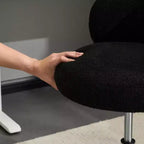 Chaise de bureau pivotante sans accoudoirs Teddy en tissu avec hauteur réglable et dossier incurvé blanc